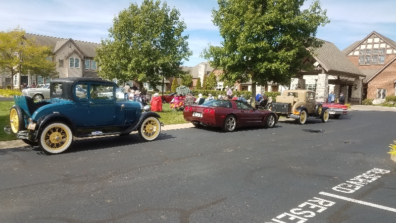 U n i v e r s i t y   P l a c e   C a r   S h o w   