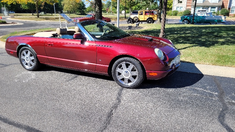 F o r d   T h u n d e r b i r d   A t   U n i v e r s i t y   P l a c e   